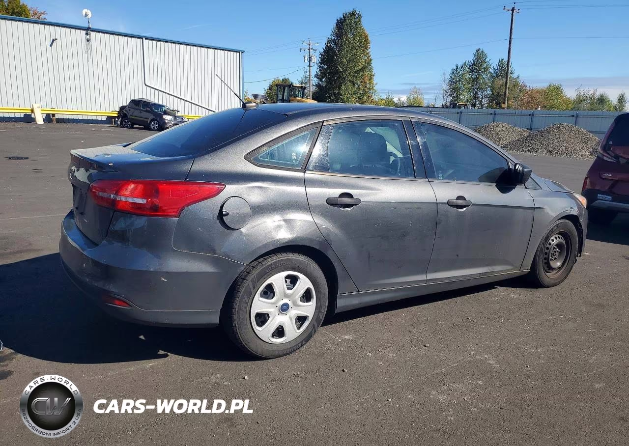 2017 Ford Focus S VIN:1FADP3E26HL271329 - 3