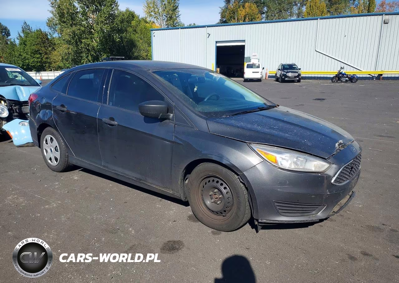 2017 Ford Focus S VIN:1FADP3E26HL271329 - 4