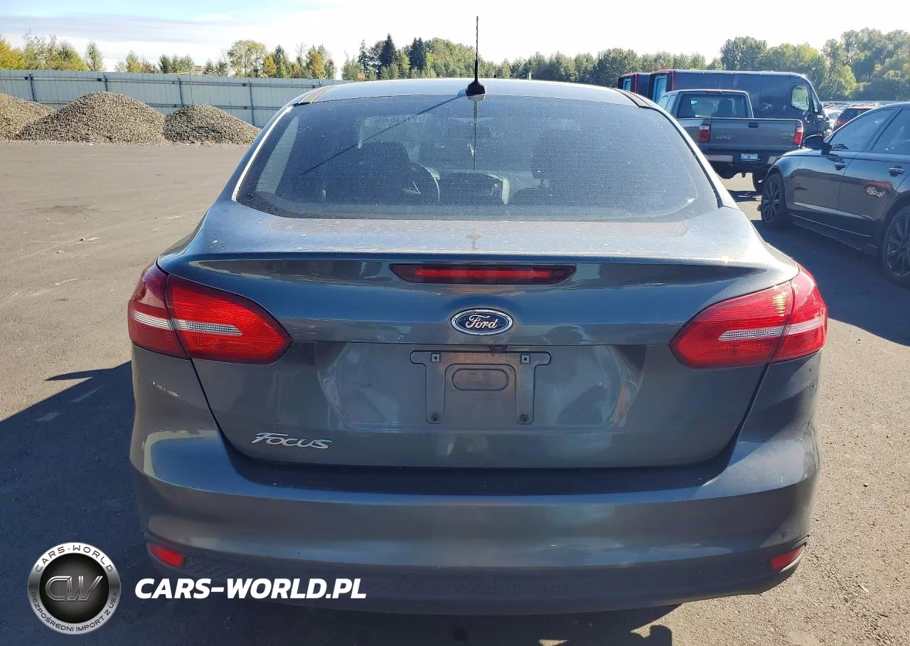 2017 Ford Focus S VIN:1FADP3E26HL271329 - 6