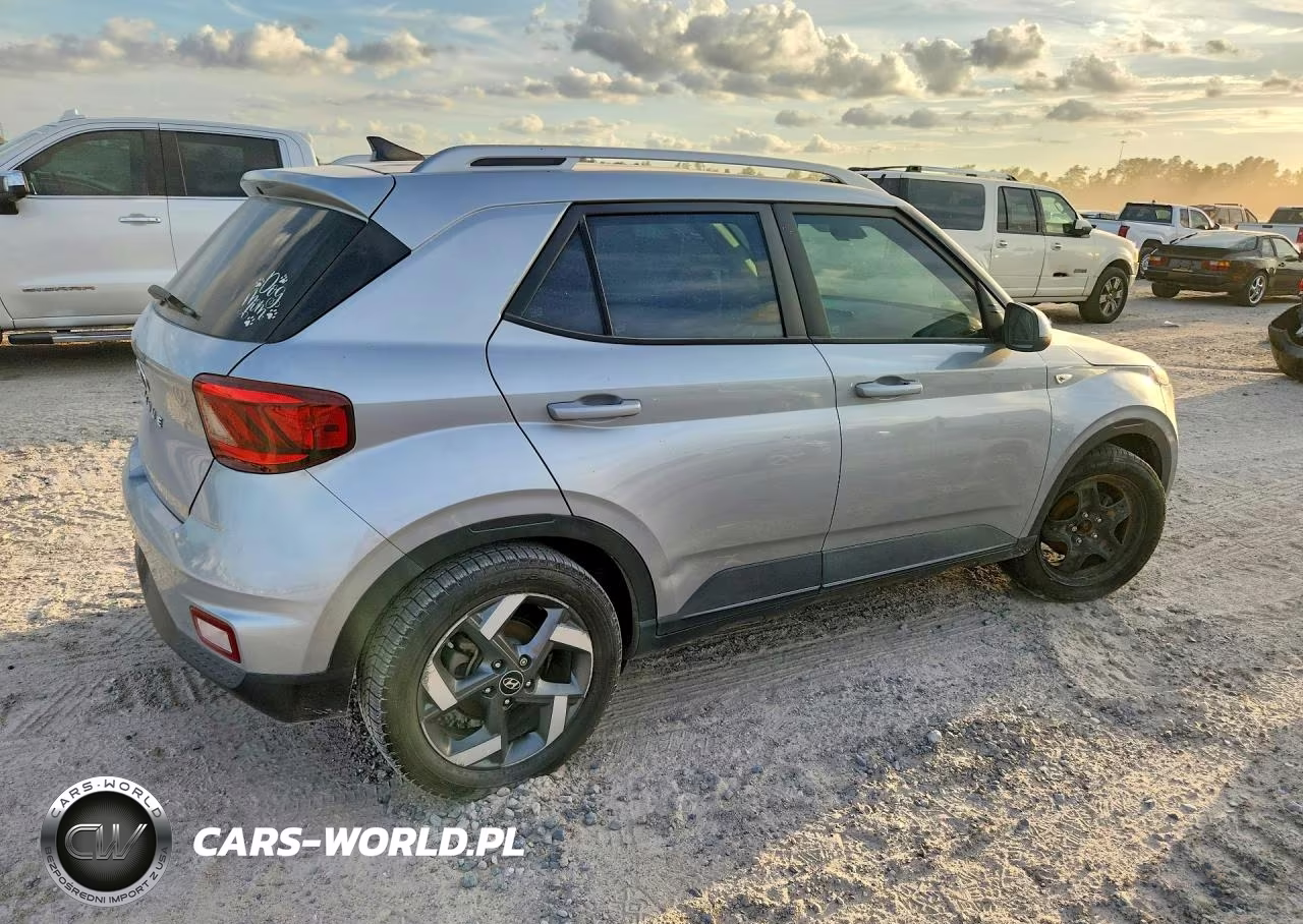 2022 Hyundai Venue Sel VIN:KMHRC8A33NU168796 - 3