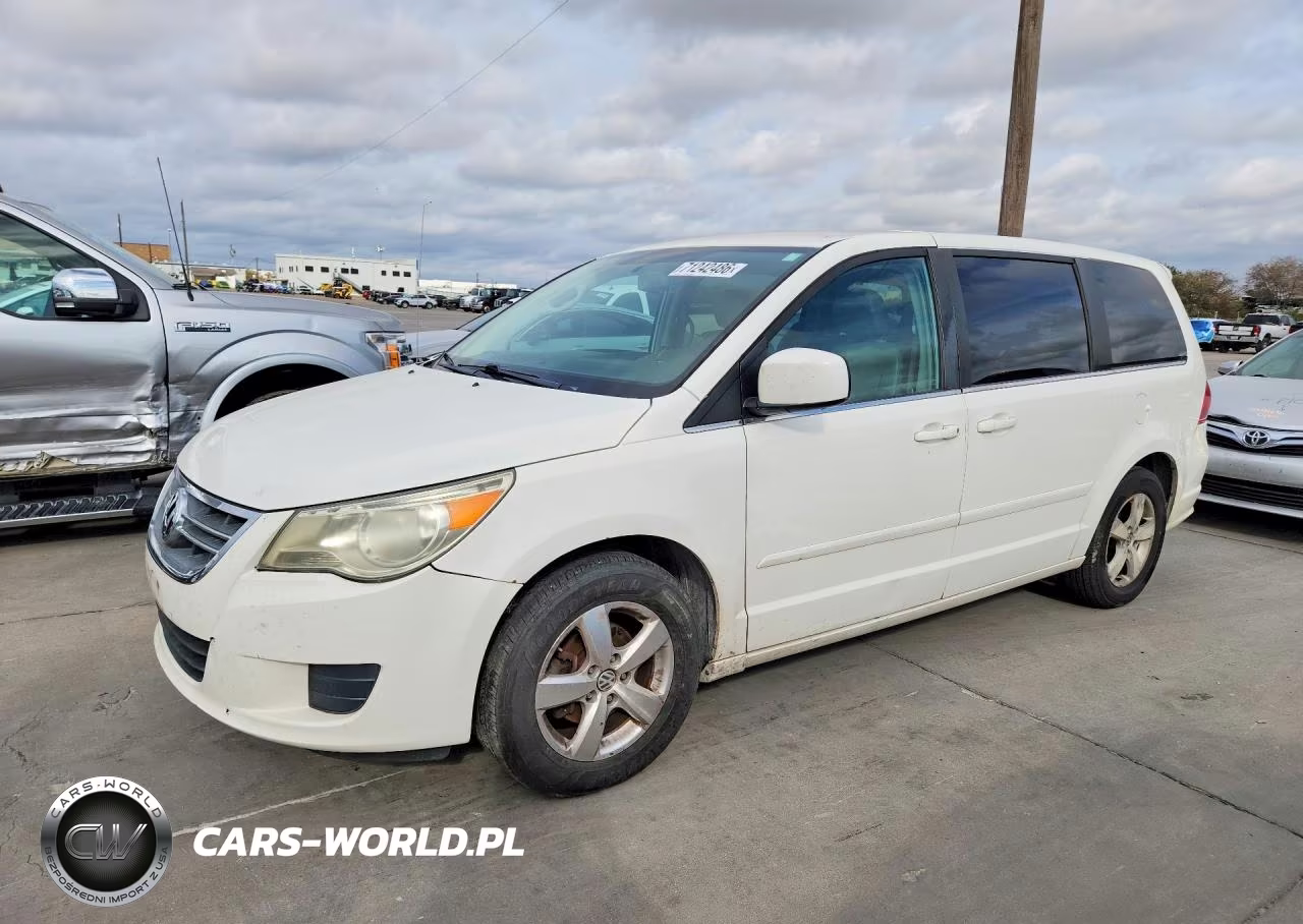 2010 Volkswagen Routan Se