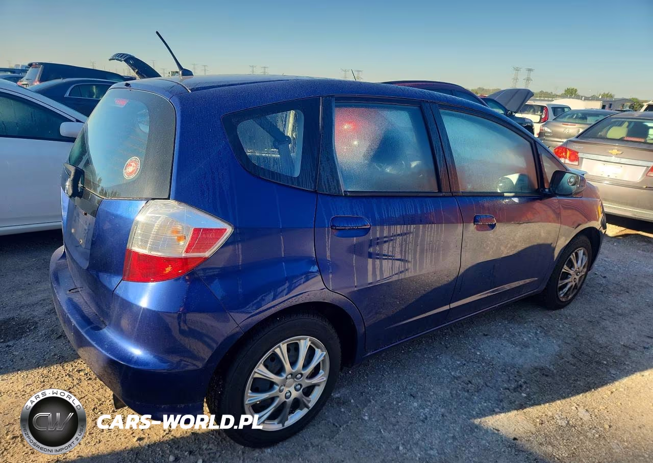 2013 Honda Fit VIN:JHMGE8H35DC020731 - 3