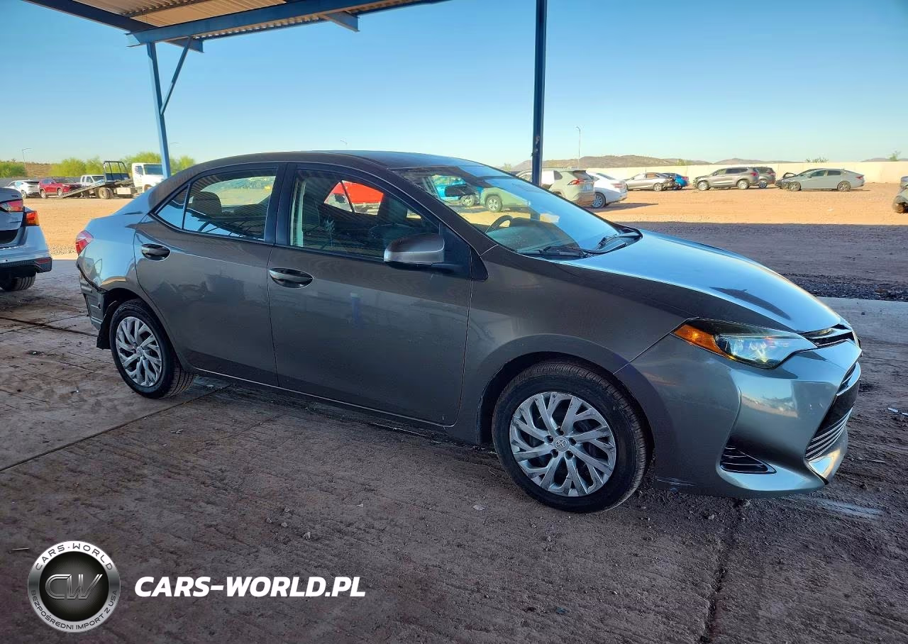 2018 Toyota Corolla Le VIN:5YFBURHE6JP826408 - 4