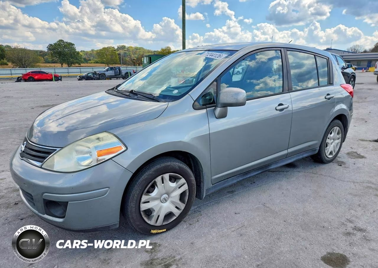 2010 Nissan Versa 1.8 S – zdjęcie 1 z 13