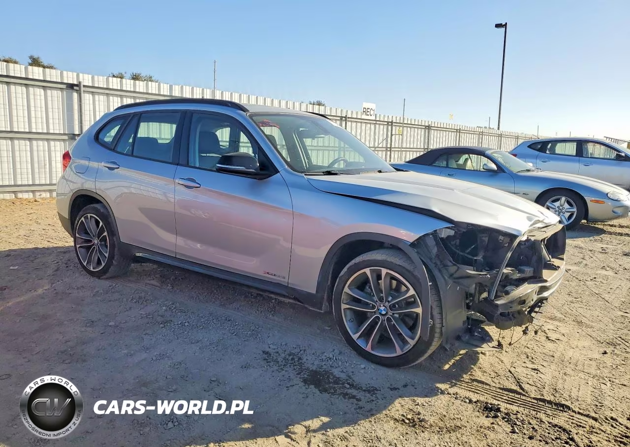 2015 BMW X1 xDrive28I VIN:WBAVL1C51FVY40713 - 4