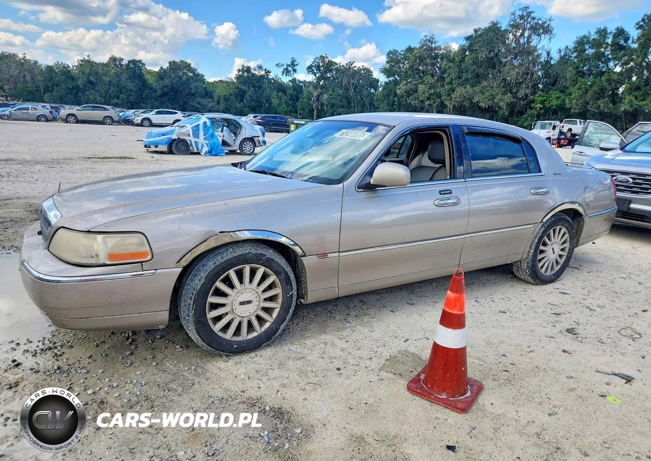 2003 Lincoln Town Car Signature