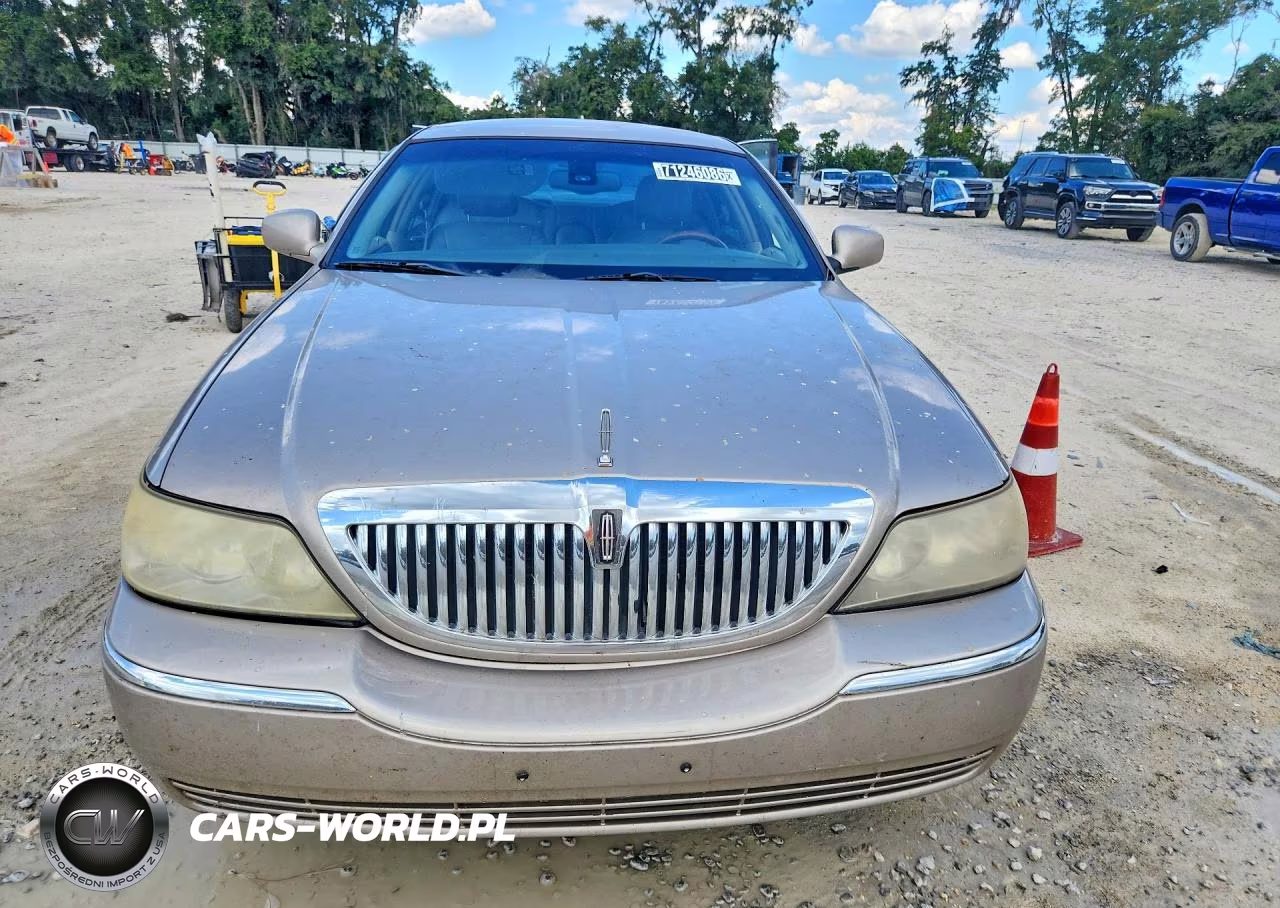 2003 Lincoln Town Car Signature VIN:1LNHM82W73Y602788 - 5