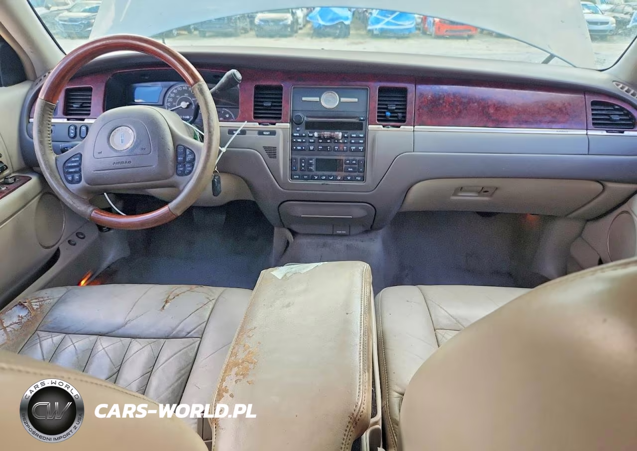 2003 Lincoln Town Car Signature VIN:1LNHM82W73Y602788 - 8