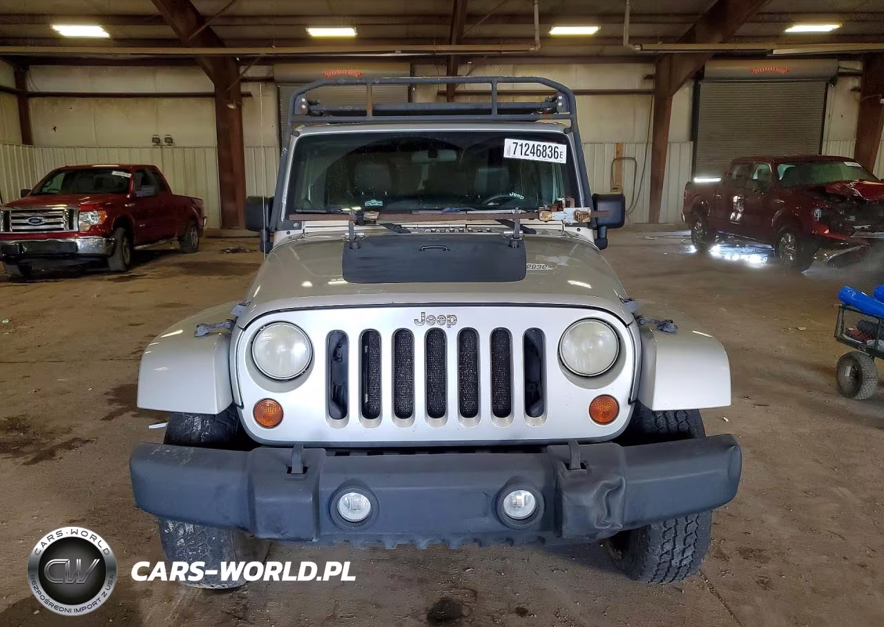 2012 Jeep Wrangler Unlimited Sahara VIN:1C4BJWEG5CL146900 - 5