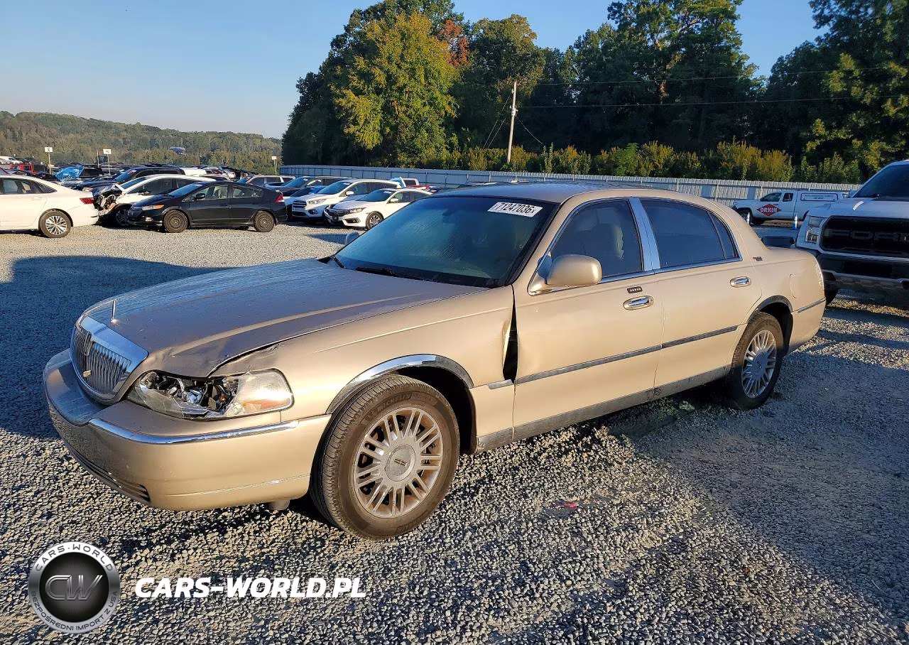 2008 Lincoln Town Car Signature Limited VIN:2LNHM82W98X658738 - 1