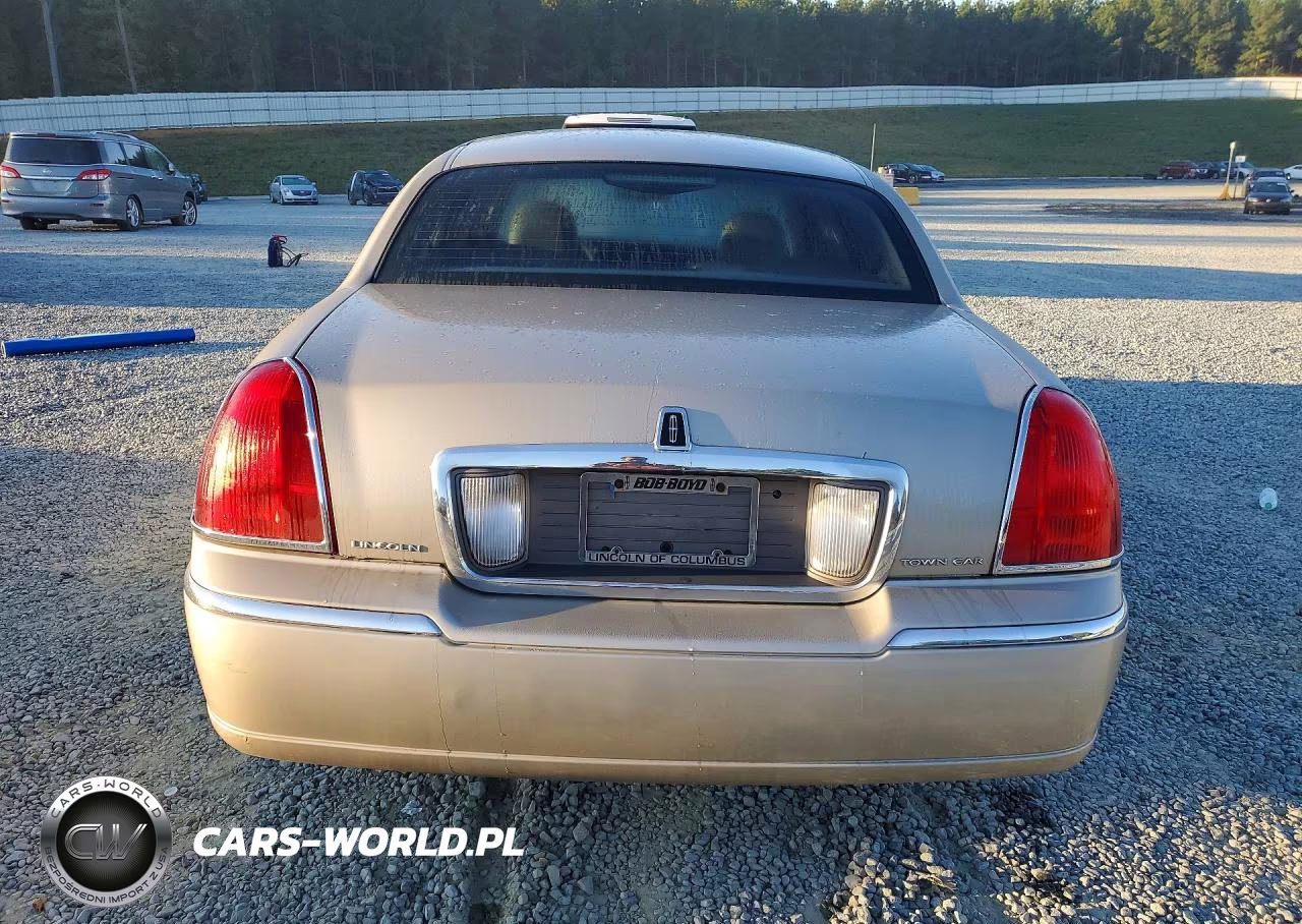 2008 Lincoln Town Car Signature Limited VIN:2LNHM82W98X658738 - 6