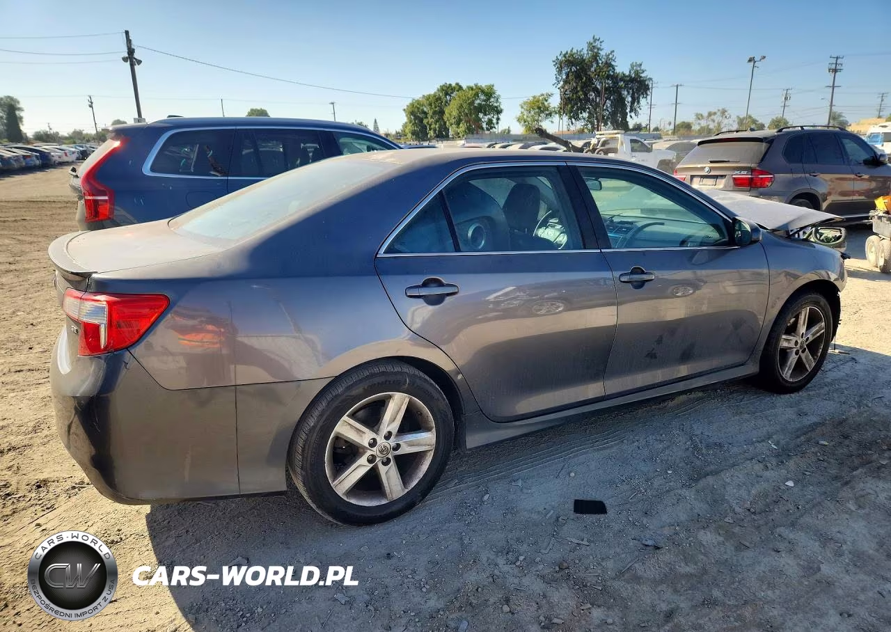 2014 Toyota Camry Se VIN:4T1BF1FK0EU737586 - 3