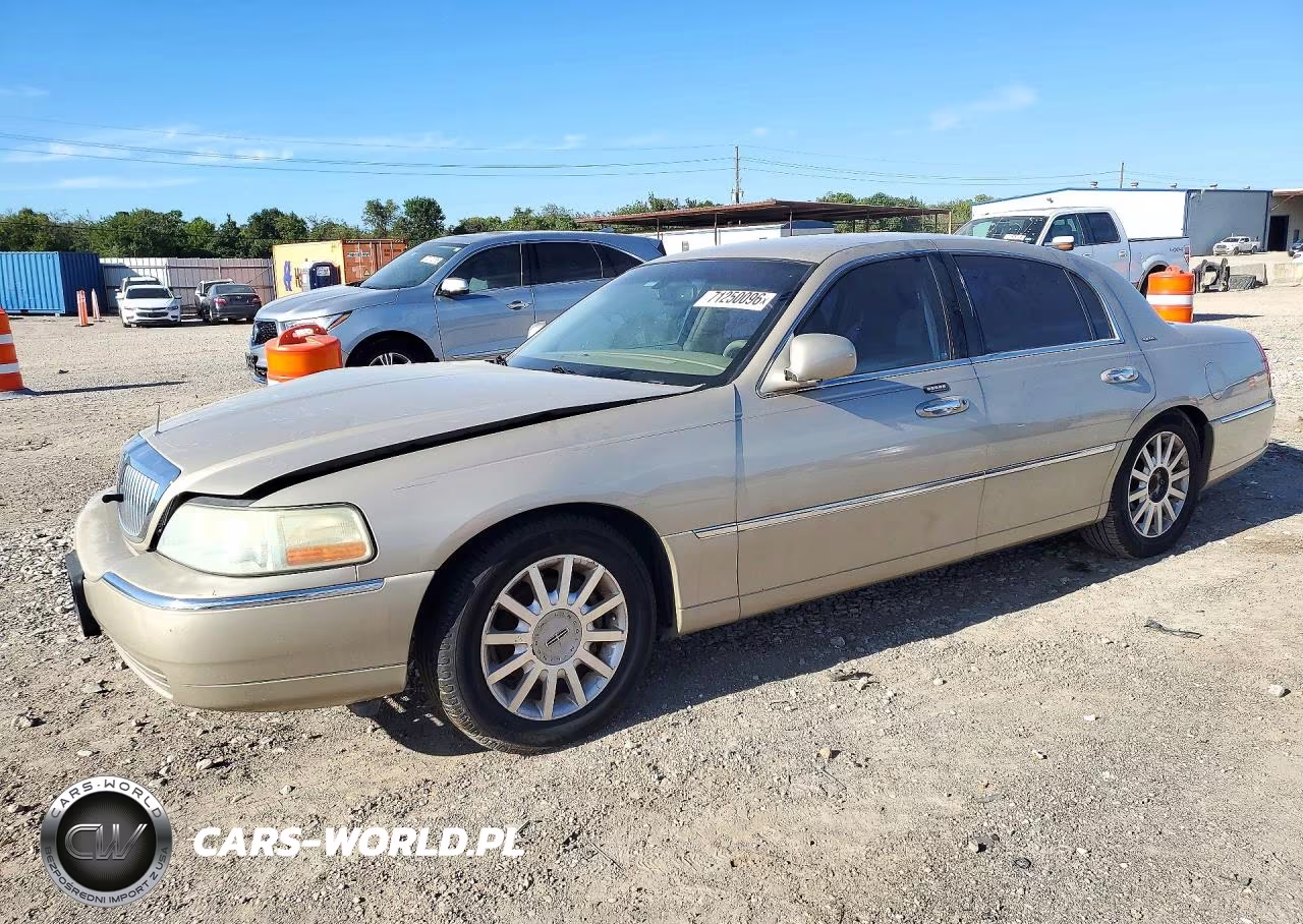 2007 Lincoln Town Car Signature VIN:1LNHM81V07Y606888 - 1