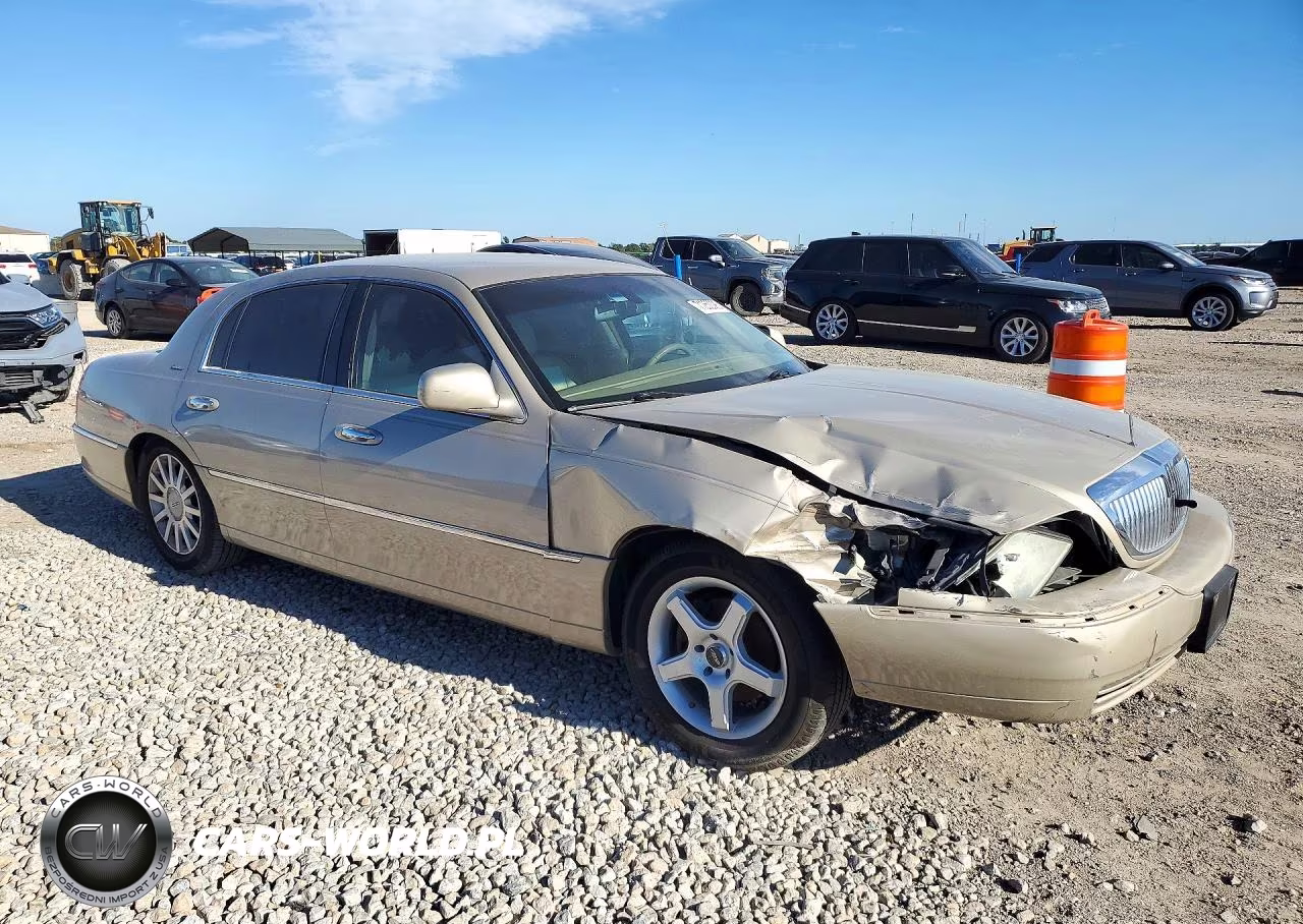 2007 Lincoln Town Car Signature VIN:1LNHM81V07Y606888 - 4