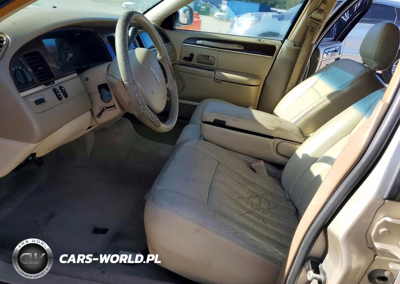 2007 Lincoln Town Car Signature VIN:1LNHM81V07Y606888 - 7