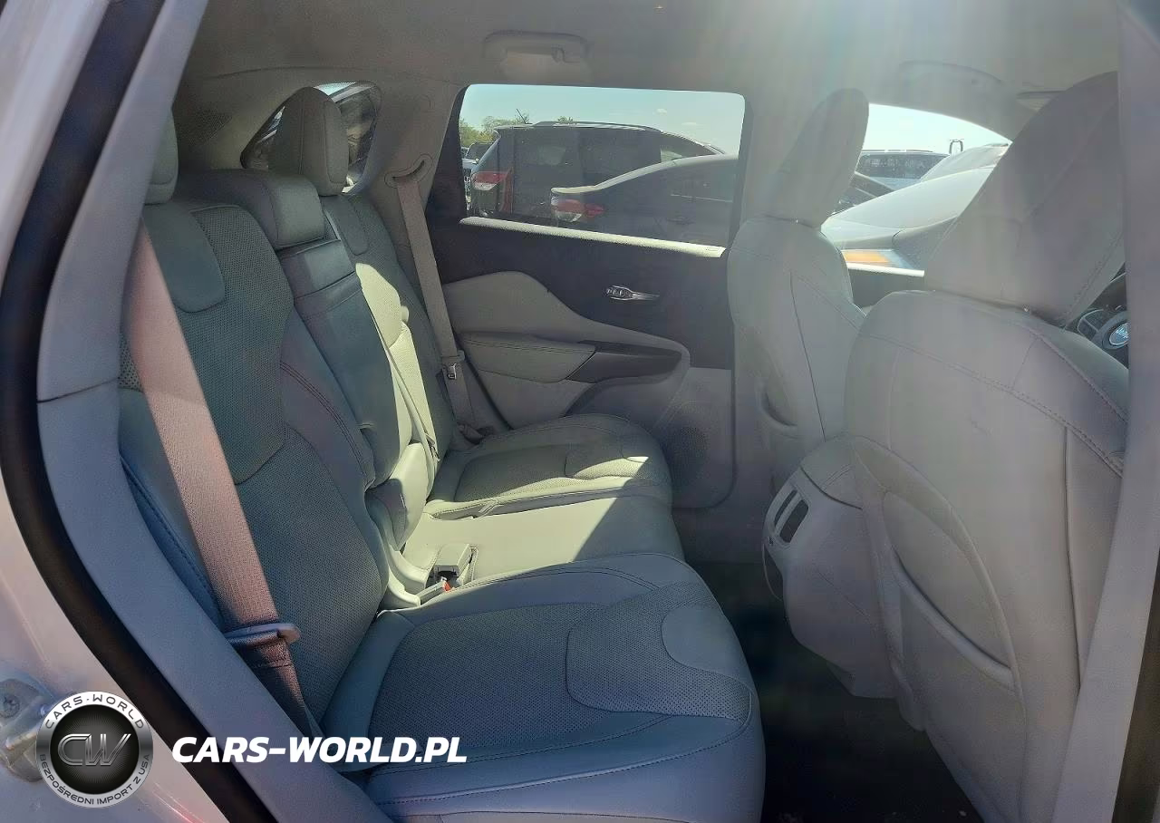 2019 Jeep Cherokee Overland VIN:1C4PJMJX8KD249527 - 10