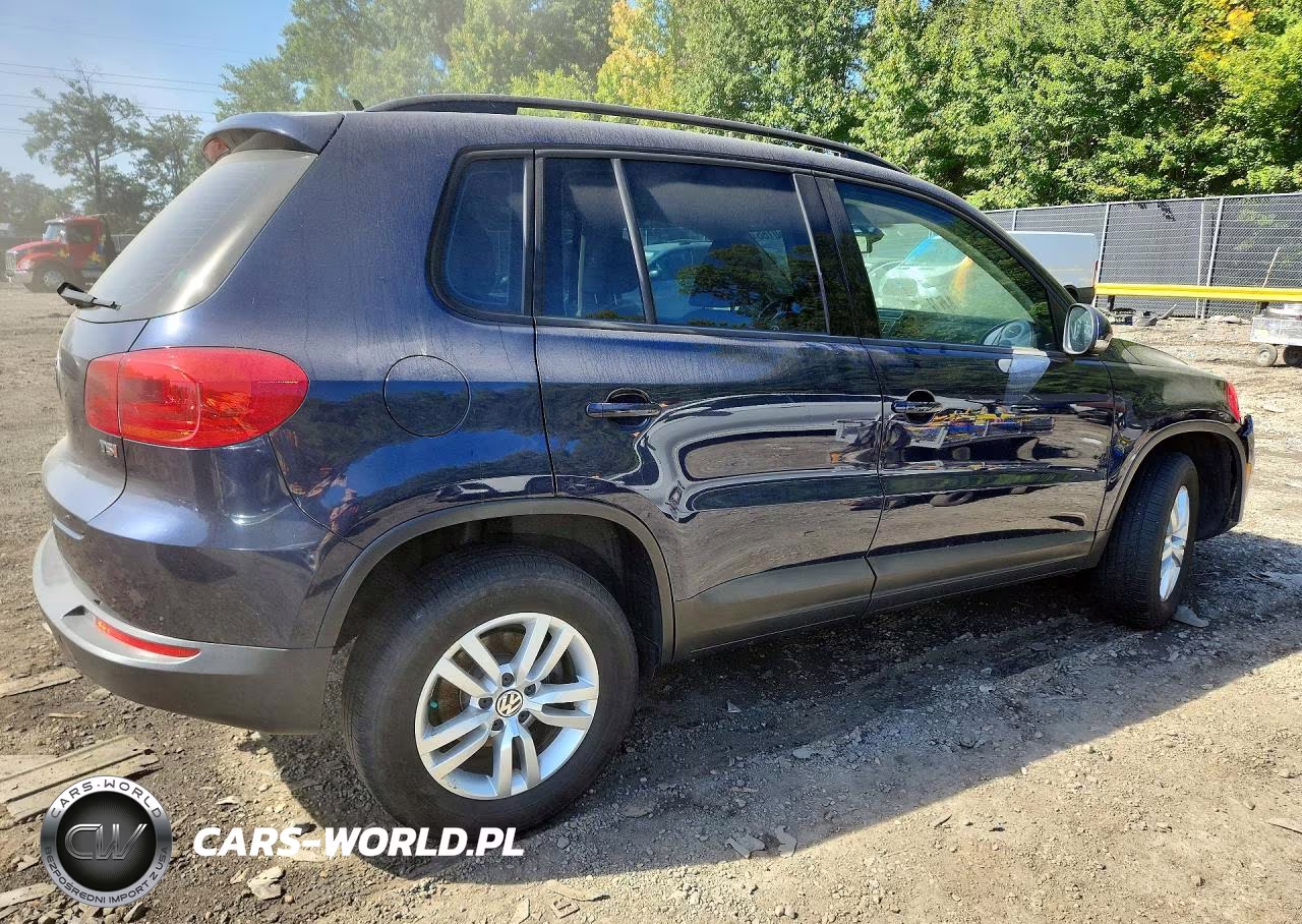 2016 Volkswagen Tiguan S VIN:WVGAV7AX3GW601660 - 3
