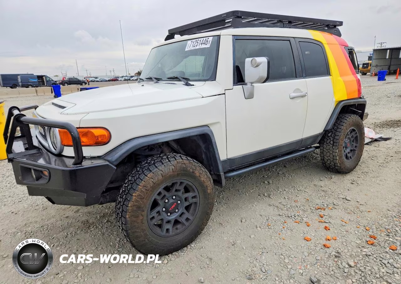 2011 Toyota Fj Cruiser Base VIN:JTEBU4BFXBK107811 - 1