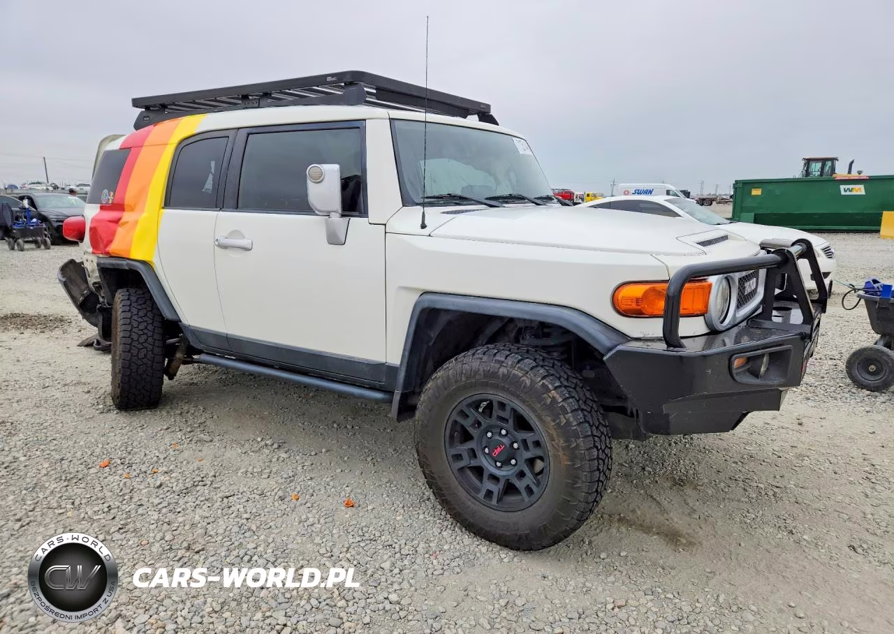 2011 Toyota Fj Cruiser Base VIN:JTEBU4BFXBK107811 - 4