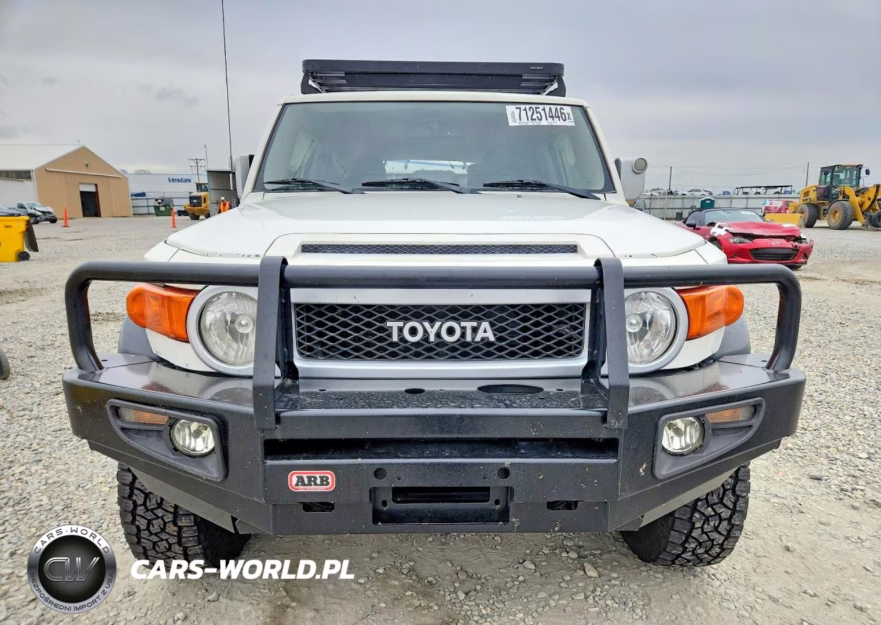 2011 Toyota Fj Cruiser Base VIN:JTEBU4BFXBK107811 - 5