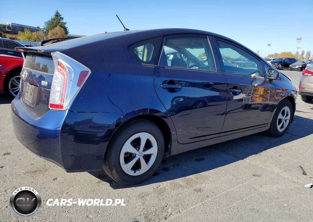 2015 Toyota Prius Two VIN:JTDKN3DU9F0473901 - 3