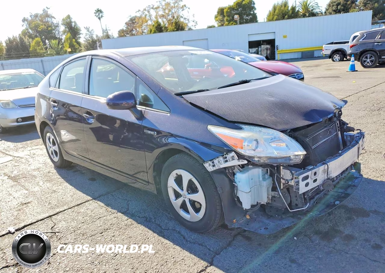 2015 Toyota Prius Two VIN:JTDKN3DU9F0473901 - 4