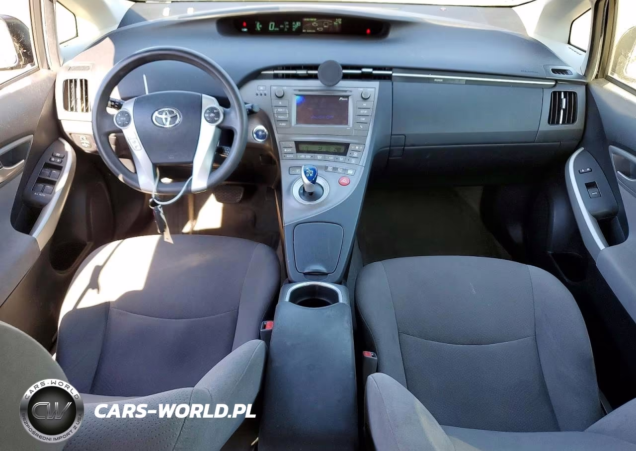 2015 Toyota Prius Two VIN:JTDKN3DU9F0473901 - 8