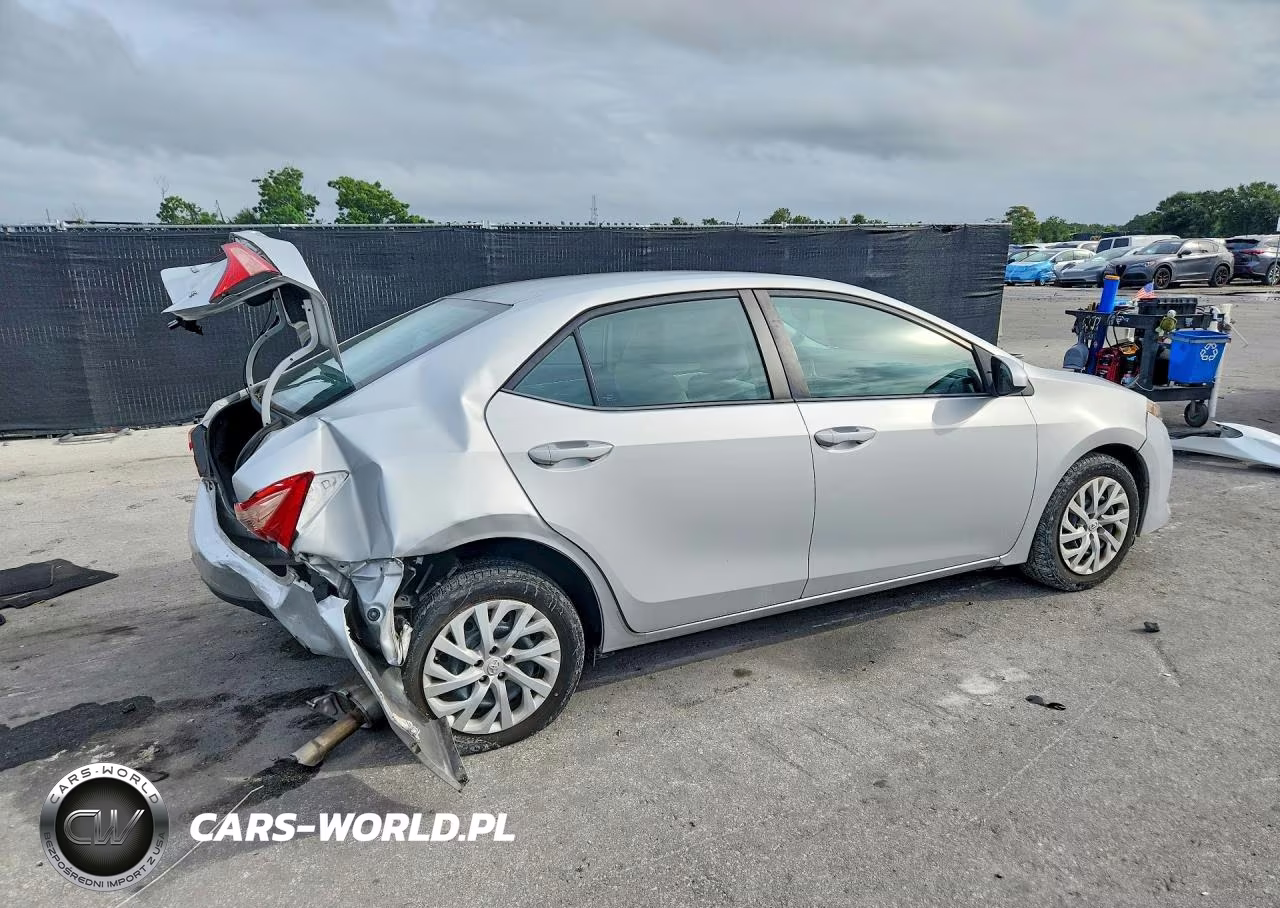 2018 Toyota Corolla Le VIN:2T1BURHE1JC040483 - 3