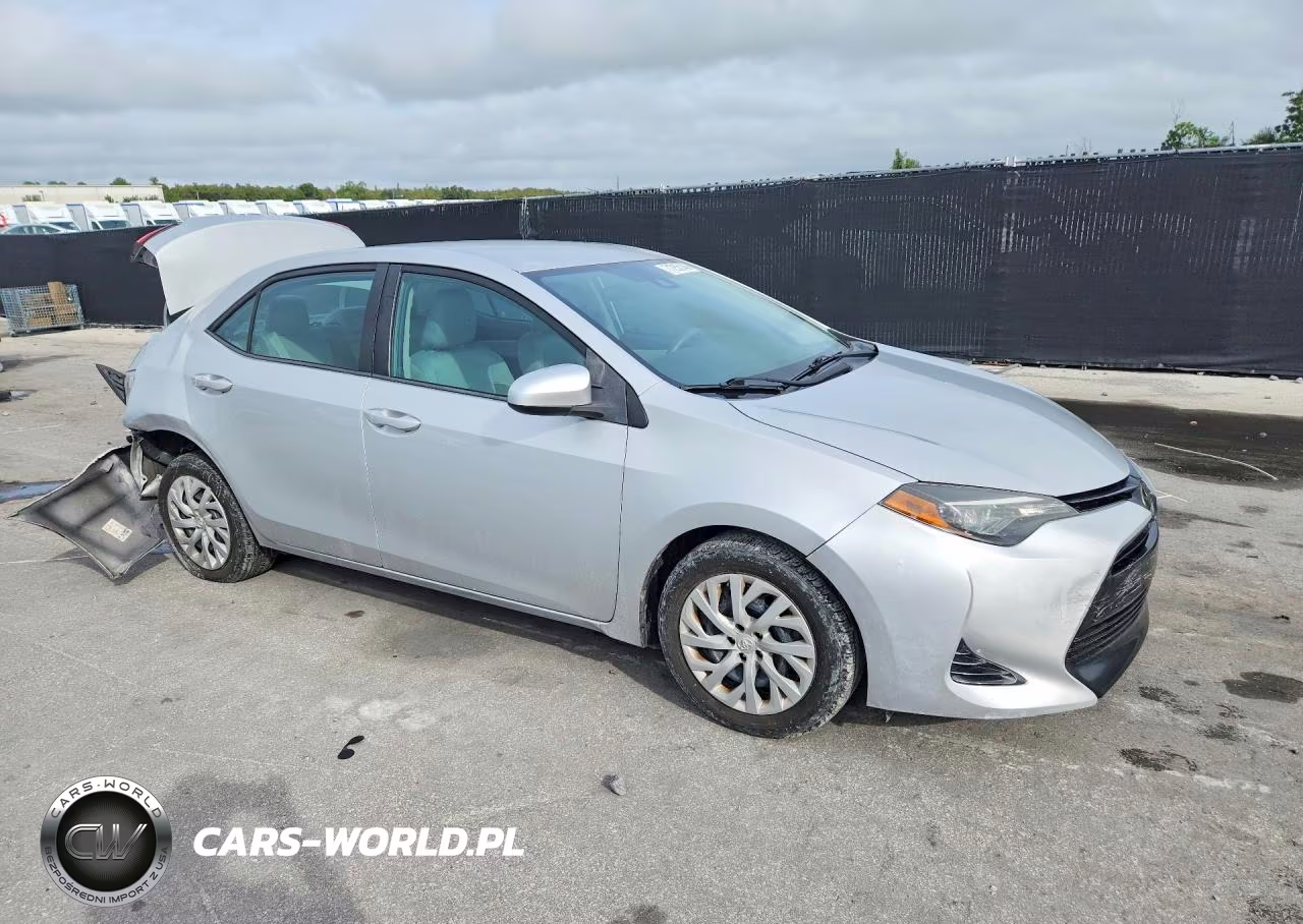 2018 Toyota Corolla Le VIN:2T1BURHE1JC040483 - 4