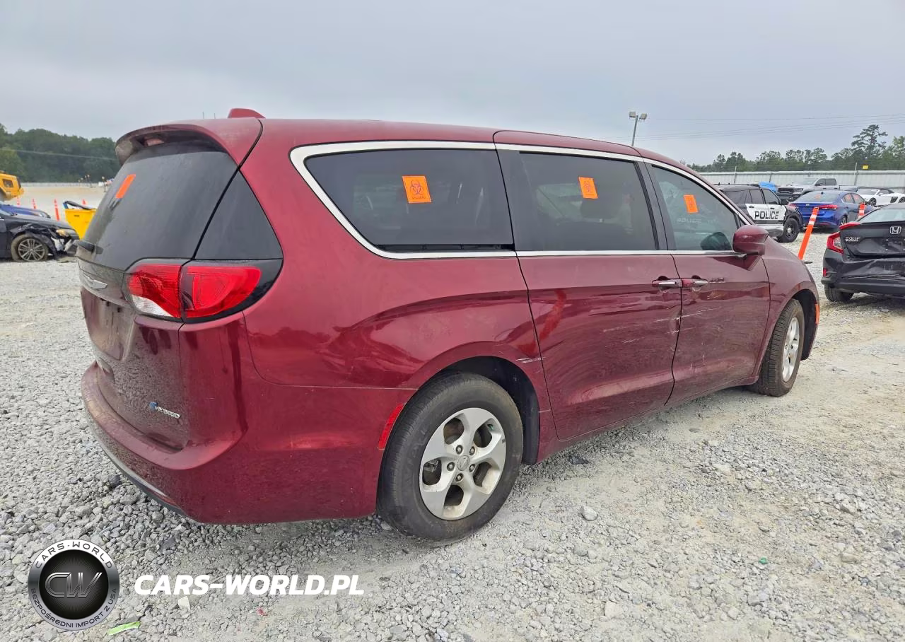 2018 Chrysler Pacifica Hybrid Touring Plus VIN:2C4RC1H71JR236606 - 3