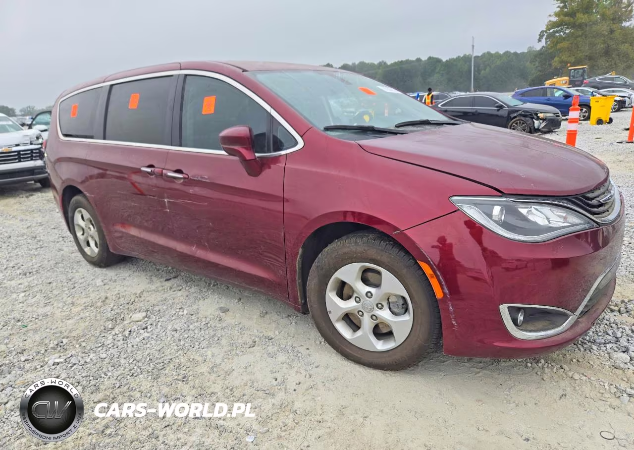 2018 Chrysler Pacifica Hybrid Touring Plus VIN:2C4RC1H71JR236606 - 4