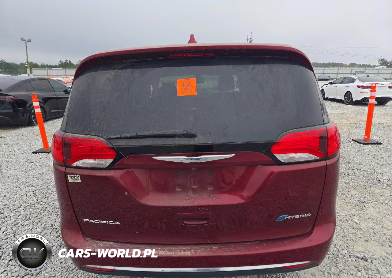 2018 Chrysler Pacifica Hybrid Touring Plus VIN:2C4RC1H71JR236606 - 6