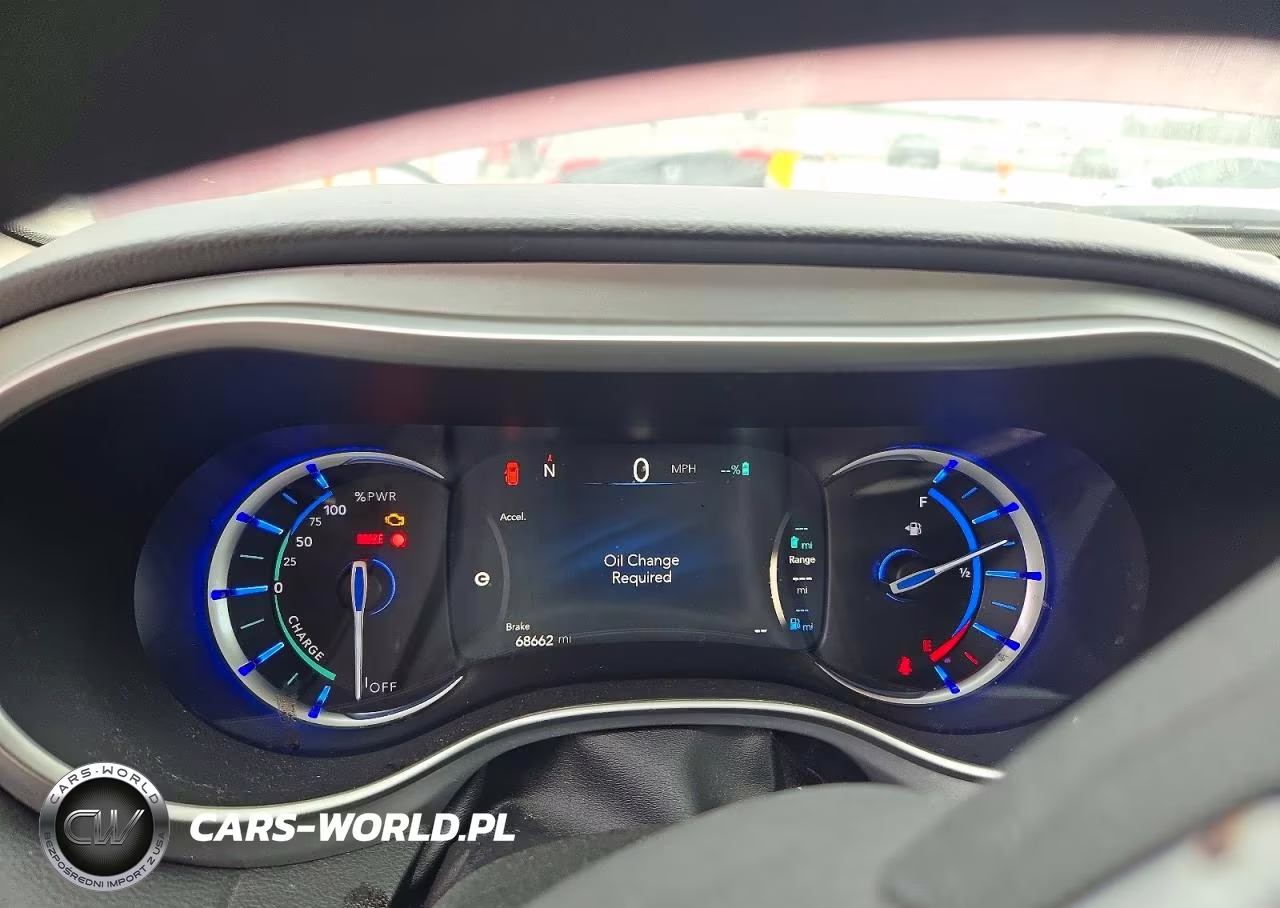 2018 Chrysler Pacifica Hybrid Touring Plus VIN:2C4RC1H71JR236606 - 9
