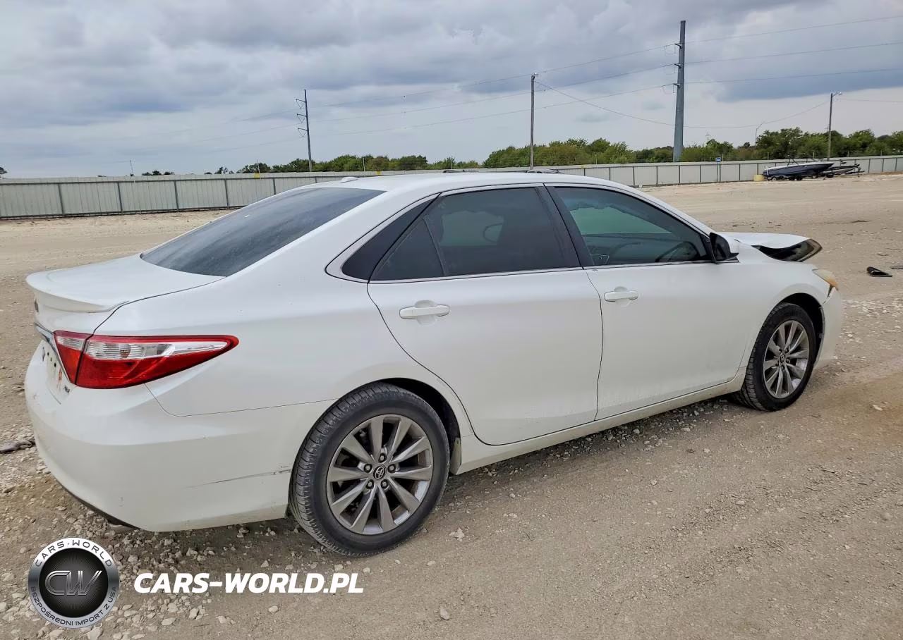 2016 Toyota Camry Xle VIN:4T1BF1FK3GU163276 - 3