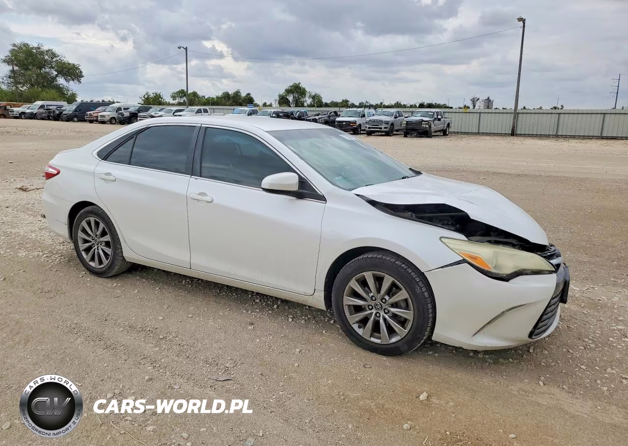 2016 Toyota Camry Xle VIN:4T1BF1FK3GU163276 - 4