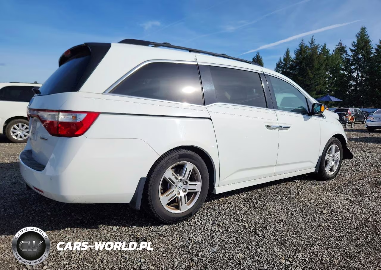 2011 Honda Odyssey Touring VIN:5FNRL5H97BB034116 - 3