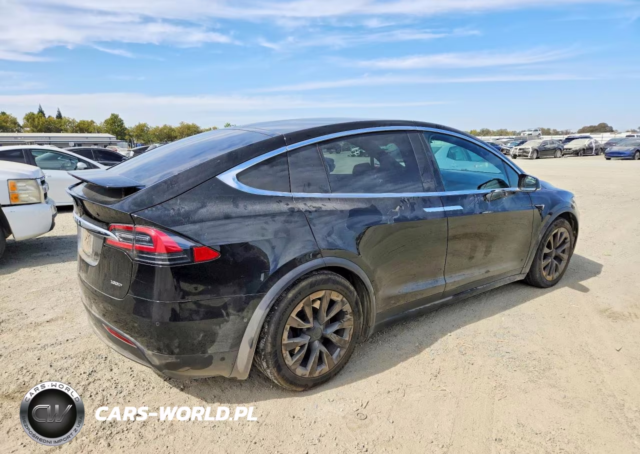 2018 Tesla Model X VIN:5YJXCAE26JF124489 - 3