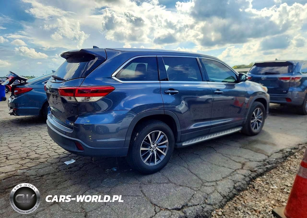 2019 Toyota Highlander Xle VIN:5TDKZRFH9KS333247 - 3