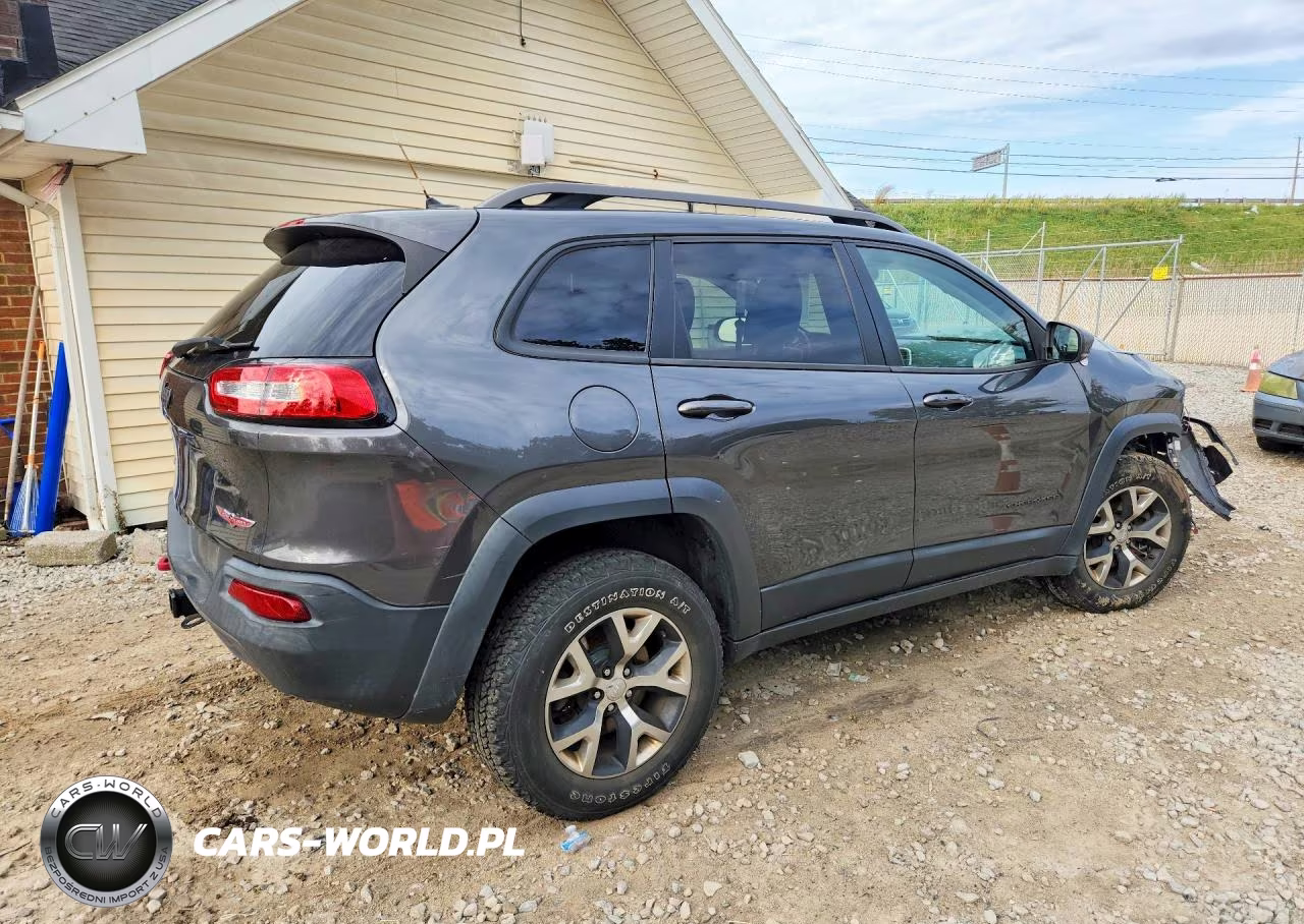 2015 Jeep Cherokee Trailhawk VIN:1C4PJMBS7FW639922 - 3