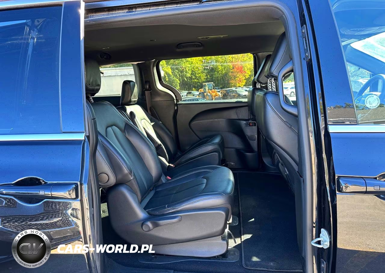 2025 Chrysler Pacifica Hybrid Select VIN:2C4RC1S70SR572967 - 5