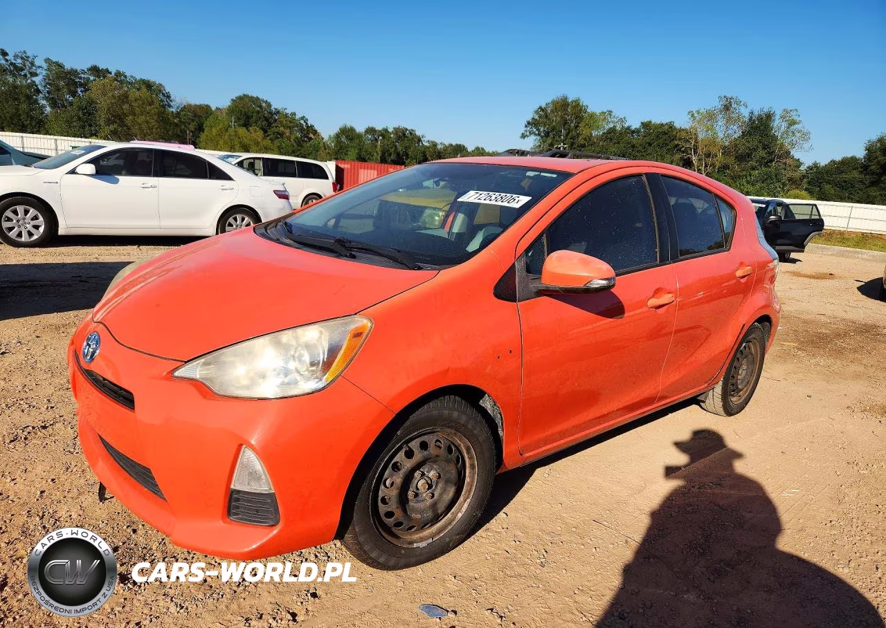 2014 Toyota Prius C One VIN:JTDKDTB37E1083448 - 1