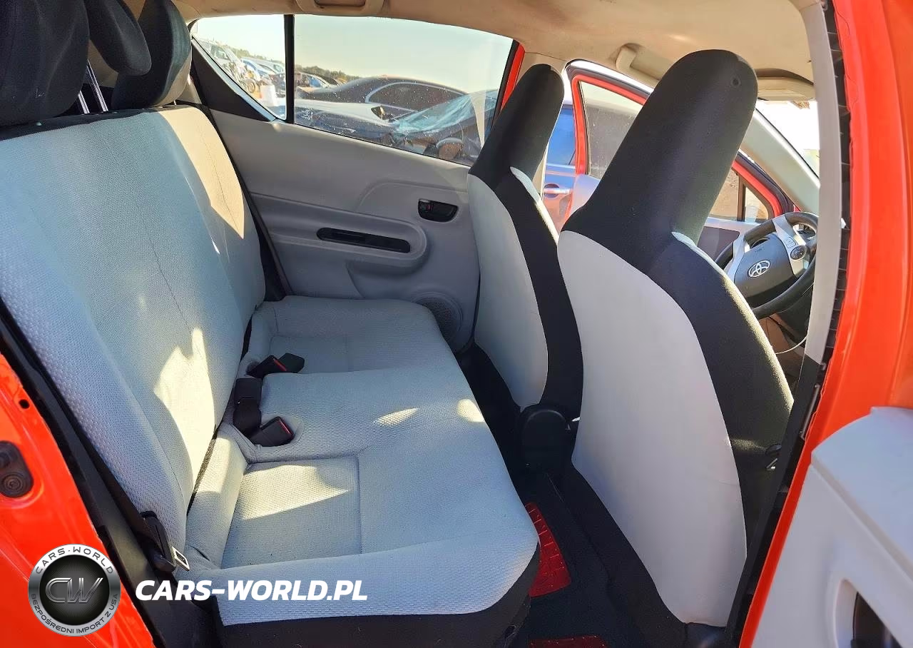 2014 Toyota Prius C One VIN:JTDKDTB37E1083448 - 10