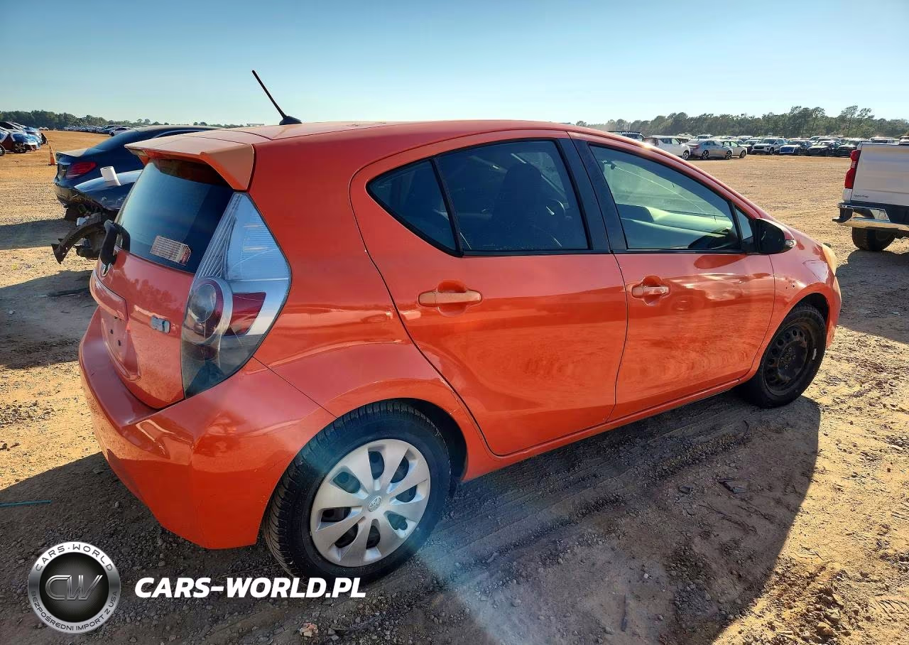 2014 Toyota Prius C One VIN:JTDKDTB37E1083448 - 3
