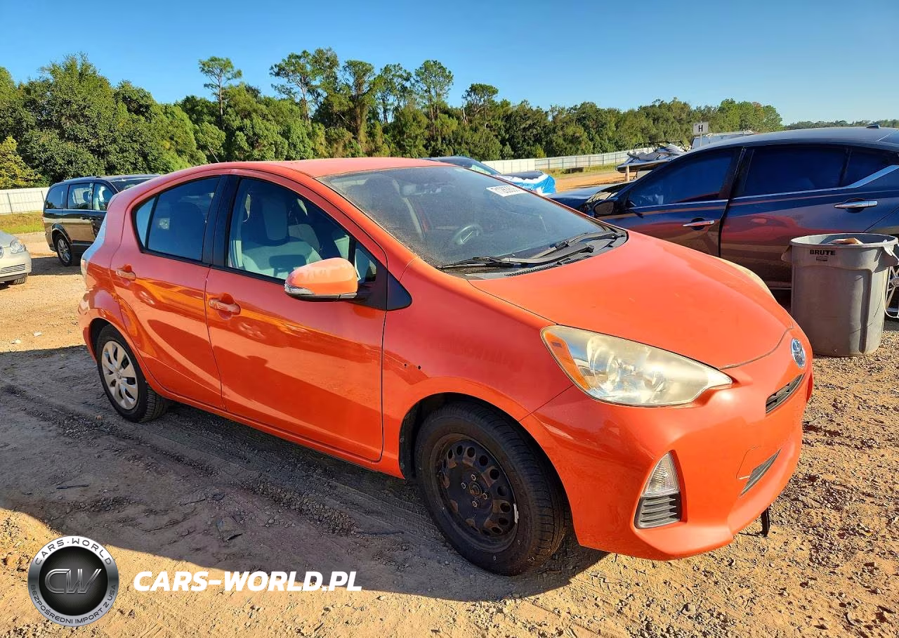 2014 Toyota Prius C One VIN:JTDKDTB37E1083448 - 4