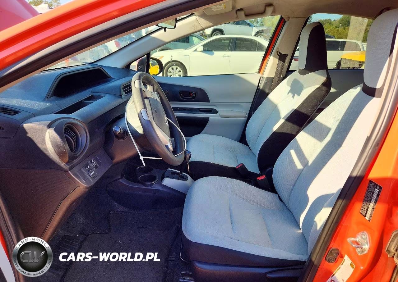 2014 Toyota Prius C One VIN:JTDKDTB37E1083448 - 7