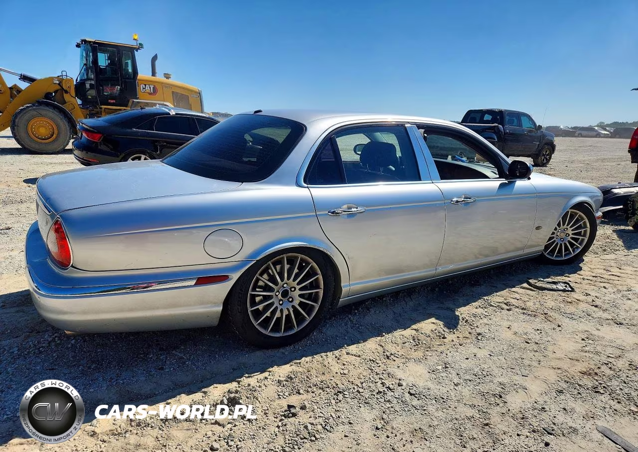 2007 Jaguar Xj8 VIN:SAJWA71B17SH14626 - 3