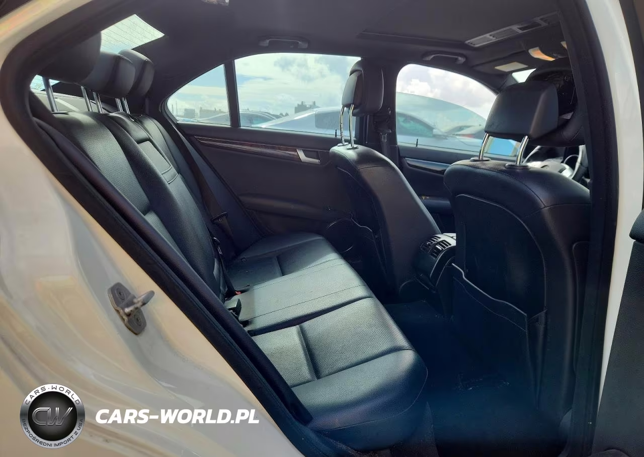 2012 Mercedes-Benz C 300 4Matic VIN:WDDGF8BB9CA724977 - 10