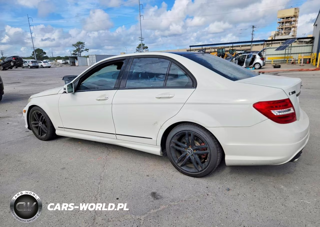 2012 Mercedes-Benz C 300 4Matic VIN:WDDGF8BB9CA724977 - 2