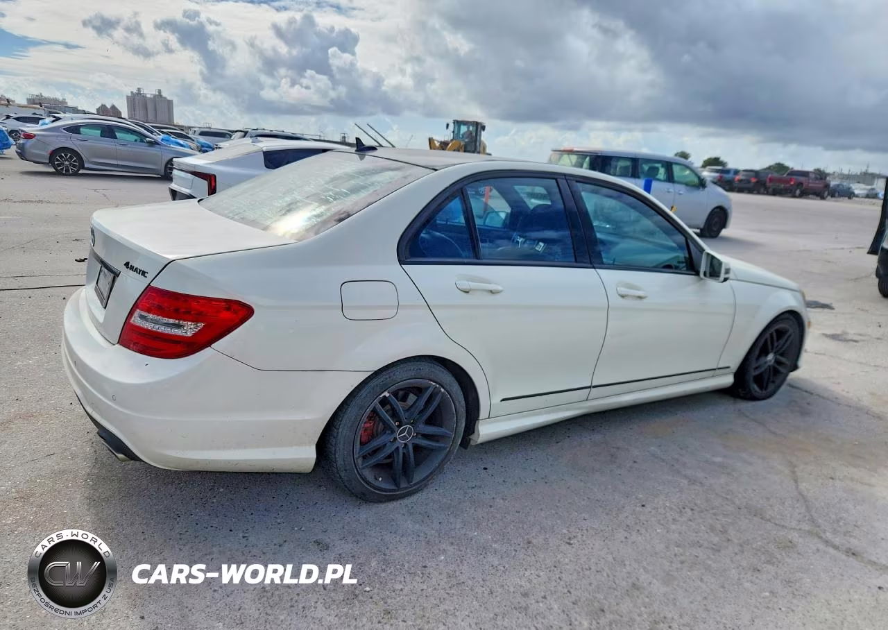 2012 Mercedes-Benz C 300 4Matic VIN:WDDGF8BB9CA724977 - 3