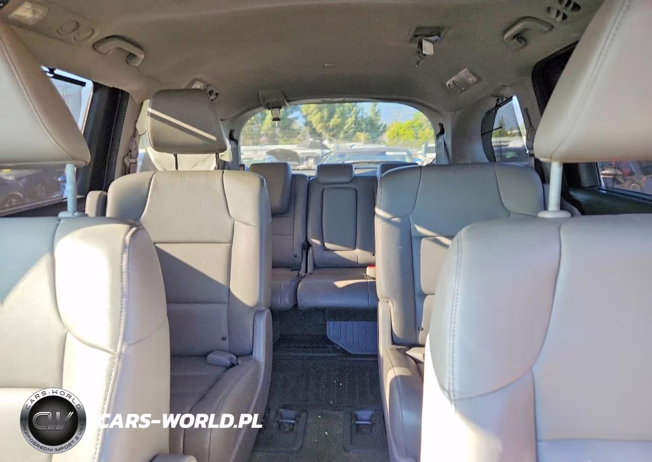 2016 Honda Odyssey Touring VIN:5FNRL5H93GB050059 - 10